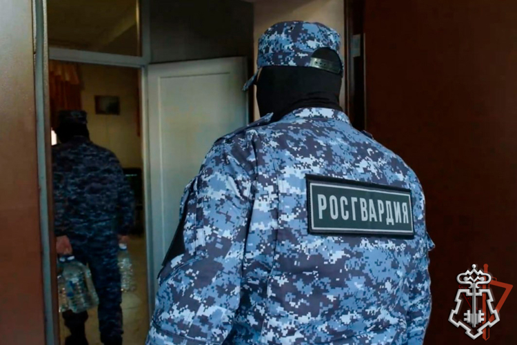 Более 1500 литров воды помогли доставить сотрудники Росгвардии жителям Донецкой Народной Республики