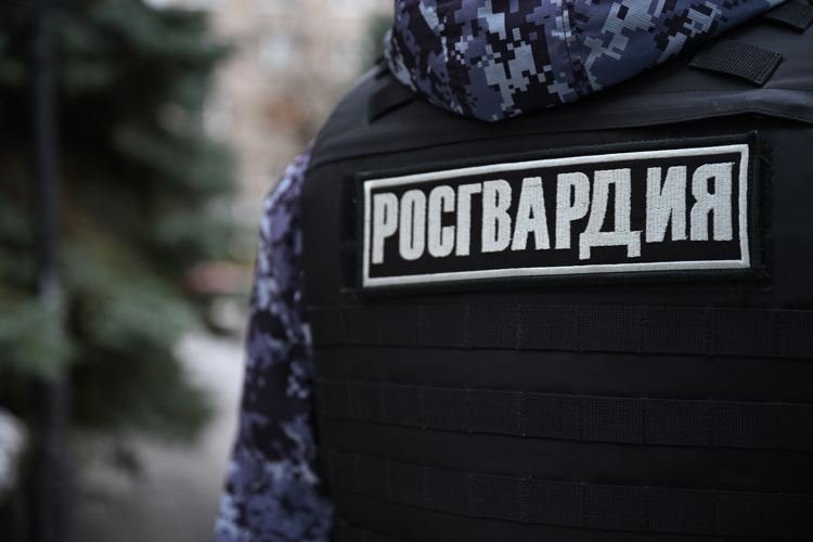 Сотрудники Росгвардии оказали помощь подростку, потерявшему сознание во время богослужения в Донецке