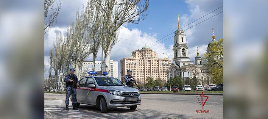 В ДНР росгвардейцы обеспечили безопасность граждан во время празднования православной Пасхи