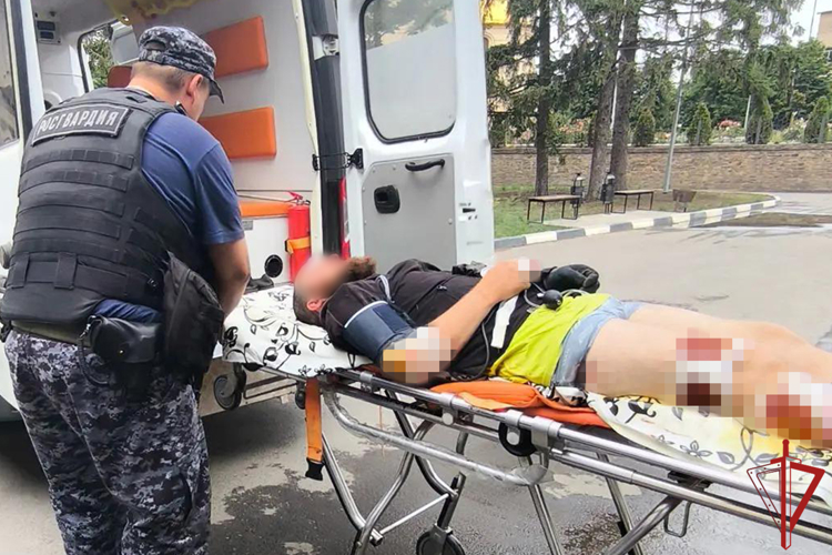 Росгвардейцы оказали помощь жителям ДНР, пострадавшим при взрыве боеприпаса