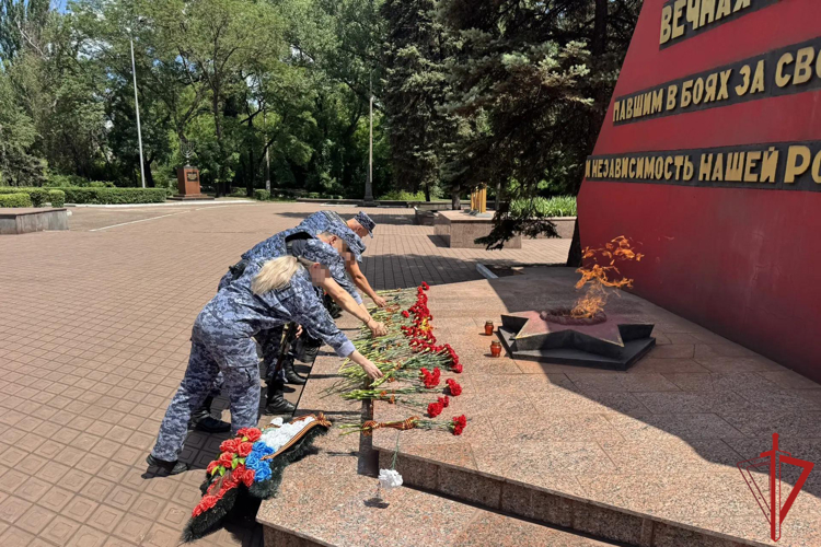В День памяти и скорби росгвардейцы провели серию патриотических мероприятий в ДНР